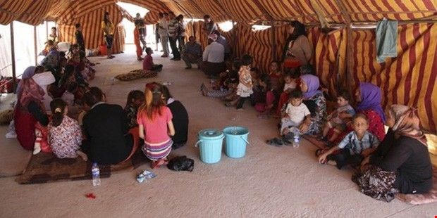 Şengalde atılan yardım paketlerinden 2 kişi öldü, iki kişi de helikoptere asılarak can verdi