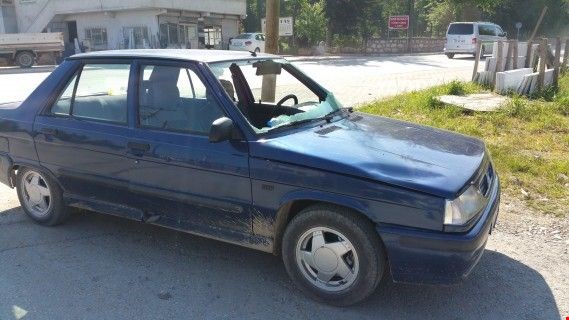 Aniden yola çıkınca araba çarptı