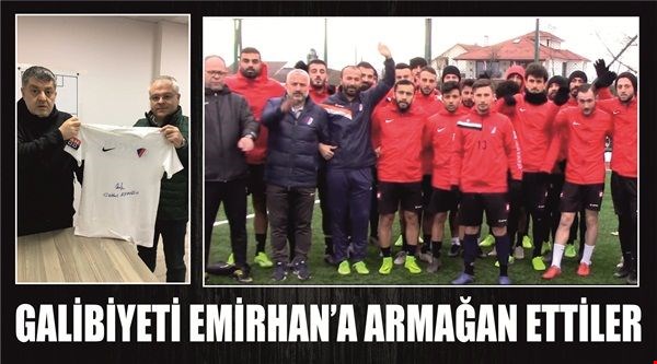 Kapoğlu Emirhan’a forma hediye etti