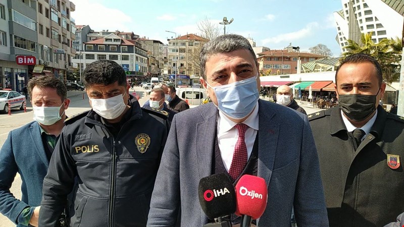 Akçakoca'da, yaya öncelikli trafik için kırmızı çizgi çekildi