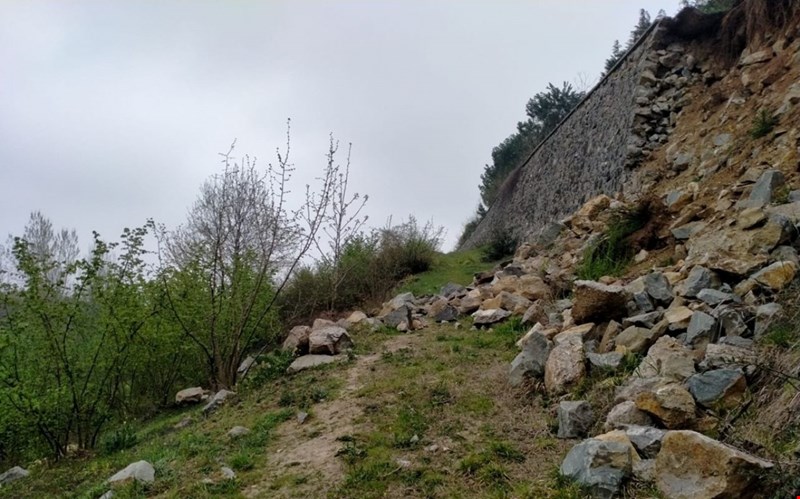 Bahçeşehir'de heyelan meydana geldi