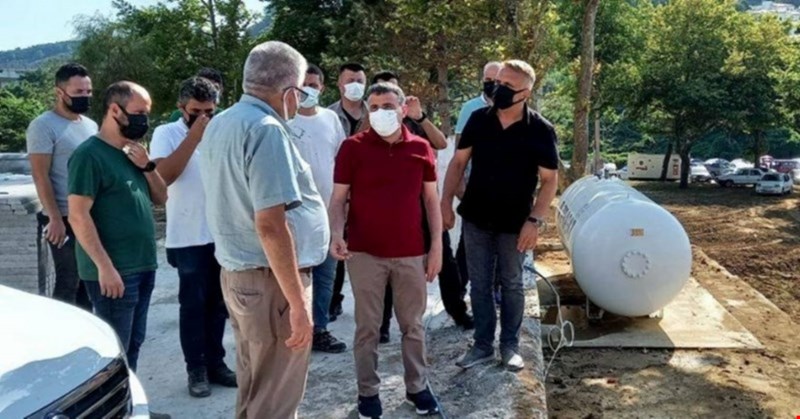 Çöken yolu inceledi!