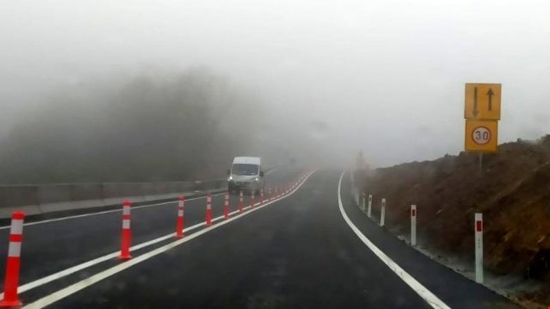 Düzce'de yoğun sis görüş mesafesini 20 metreye düşürdü