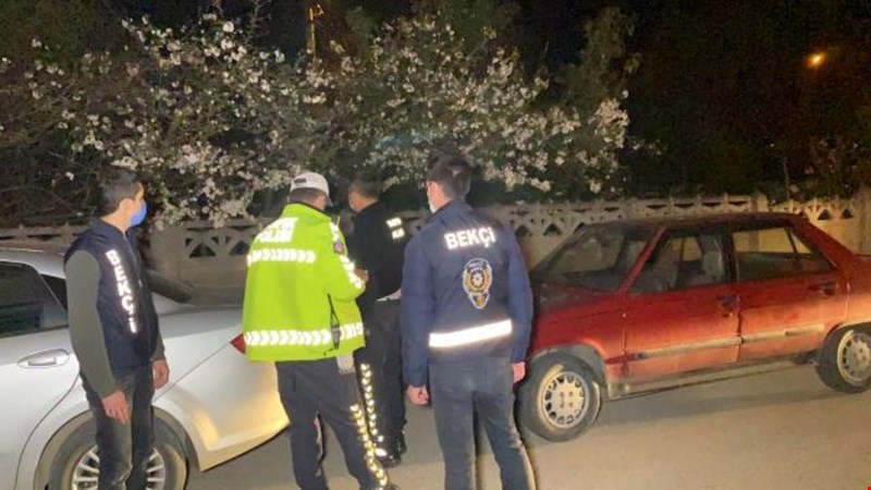 Kısıtlamada dur ihtarına uymayan sürücü alkollü çıktı