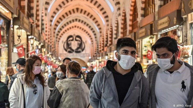 Nuriye Ortaylı: Hükümet salgını yönetmekten vaz mı geçti?