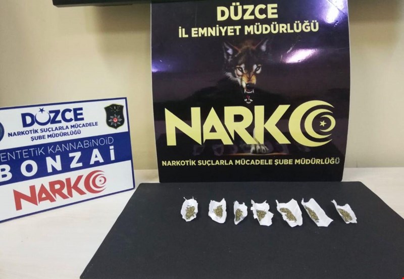 Polis uyuşturucu müptelalarına bayramı zehir etti