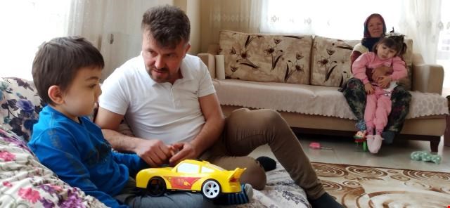 Yaşıtları Bayram Kutlarken İki Kardeş Bayramı Yatakta Geçiriyor