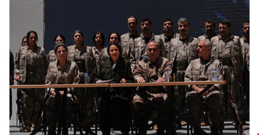 İşte tarihi görüntüler: Bese Hozat'ın da aralarında olduğu PKK'lılar silah bıraktı