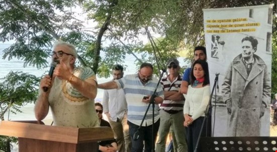 İznik Gölü kıyısında Nazım Hikmet anması