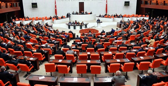 Bahçelinin Siyasi Partiler Kanunu değişsin teklifine AK Partiden olumlu cevap