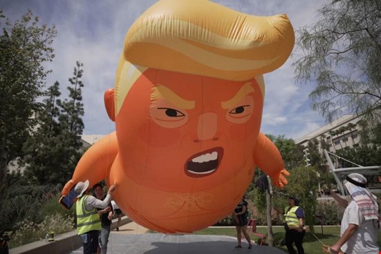 ABD’de “Krallara Hayır” protestoları savaş karşıtı gösterilere döndü: “Rejim değişimi evde başlar”