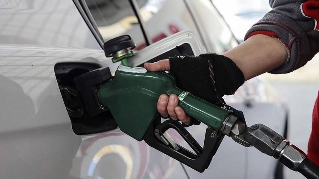 Akaryakıta bu gece çifte zam