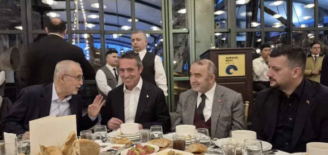 Ali Koç, aile geleneğini sürdürdü: İlim Yayma Cemiyeti ve imam hatipli öğrencilere iftar verdi