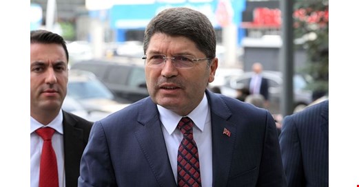 Bakan Tunç: Bayrağa yönelik girişimle ilgili soruşturma başlatıldı