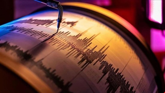 Balıkesir beşik gibi: Sındırgı, 5 dakika içinde 4 ve üzeri 3 depremle sallandı