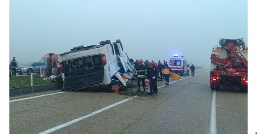 Bayram sabahı feci kaza... Adana'da yolcu otobüsü devrildi: 2 ölü, 23 yaralı