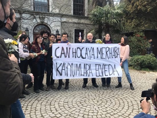 Boğaziçi’nde Görevden Alınan Can Candan, Üniversiteye Davul Zurnayla Döndü