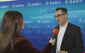 Cem Özdemir Koma Amed konserine katıldı, Kürtçe konuştu