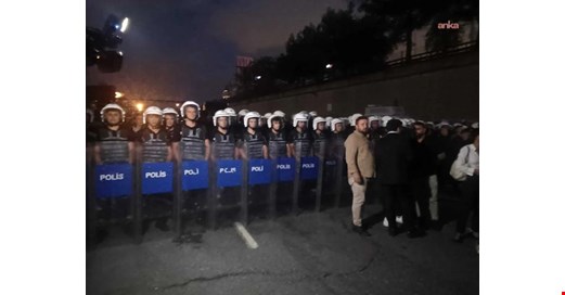 CHP İstanbul İl binasına polis ablukası: Giriş çıkışlar engellendi