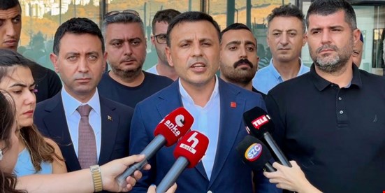 CHP'ye kayyımı hukukçular değerlendirdi: 'Seçim Kanunu'na aykırı'