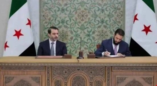 Colani ‘geçiş süreci anayasa taslağını’ imzaladı