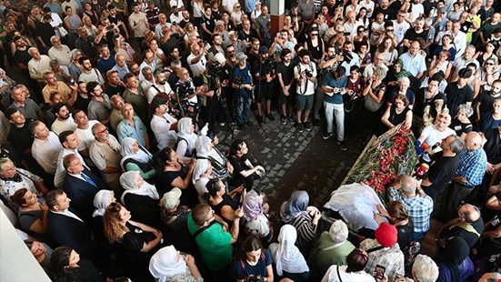 Cumartesi Anneleri’nin sembol ismi Emine Ocak, alkışlar ve zılgıtlar eşliğinde son yolculuğuna uğurlandı