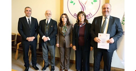 DEM Parti 99 sayfalık komisyon raporunu TBMM’ye teslim etti