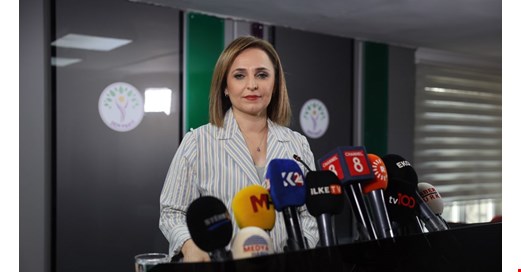 DEM Parti Sözcüsü Doğan'dan Hakan Fidan'ın "Enayi değiliz" çıkışına tepki: Sürece uygun bir dil kullanmıyor