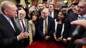 DEM Parti'den "fotoğraf" eleştirilerine cevap: Bunu yapanlar iyi niyetli değil