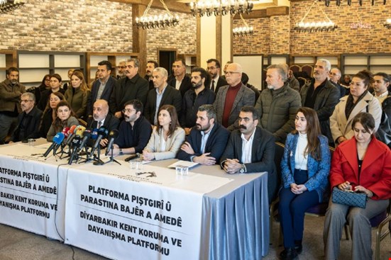 Diyarbakır’dan Kobani’ye gönderilen insani yardım TIR’ları geri döndü