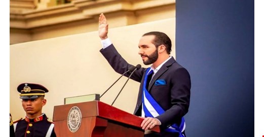 El Salvador'da devlet başkanına sınırsız adaylık yolu açıldı