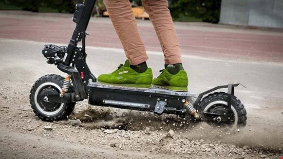 Elektrikli Skuter'e köklü düzenleme: Coğrafi çitleme geldi, yerli üretim şartı kapıda