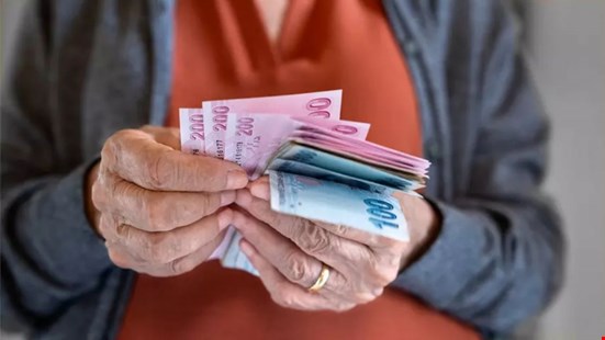 En düşük emekli aylığı teklifi kabul edildi