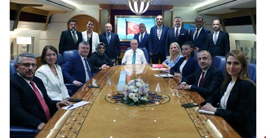 Erdoğan: 100 yıllık partiyi hırsızlık çetesinin fedaisi yaptılar