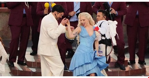 Ertuğrul Özkök: Lazkiye valisinin kadınlara makyajı yasakladığı gece devre arasında ne yaşadık