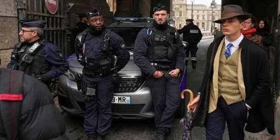 Ertuğrul Özkök: Louvre soygununu, fedora şapkalı bu metroseksüel dedektif çözebilir mi?
