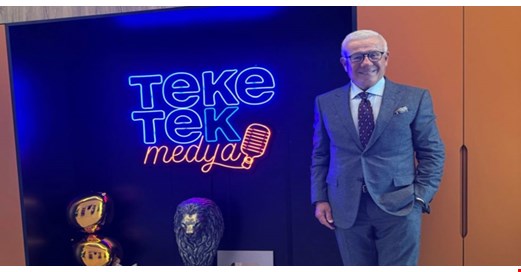 Ertuğrul Özkök: Teke Tek Medyada Bir Gün: “Bu Ülkede Bir Dan Brown Mülakatını Kaç Kişi Okur”