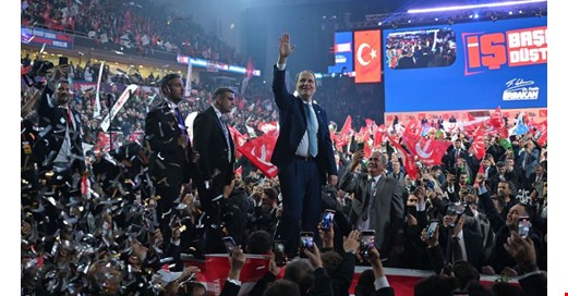 Fatih Erbakan'a delegelerden tam destek: İşte Yeniden Refah Partisi'nin yeni MKYK ve YDK listesi