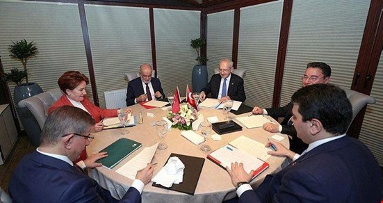 Financial Times: Muhalefet en iyi şansını heba etme riskiyle karşı karşıya