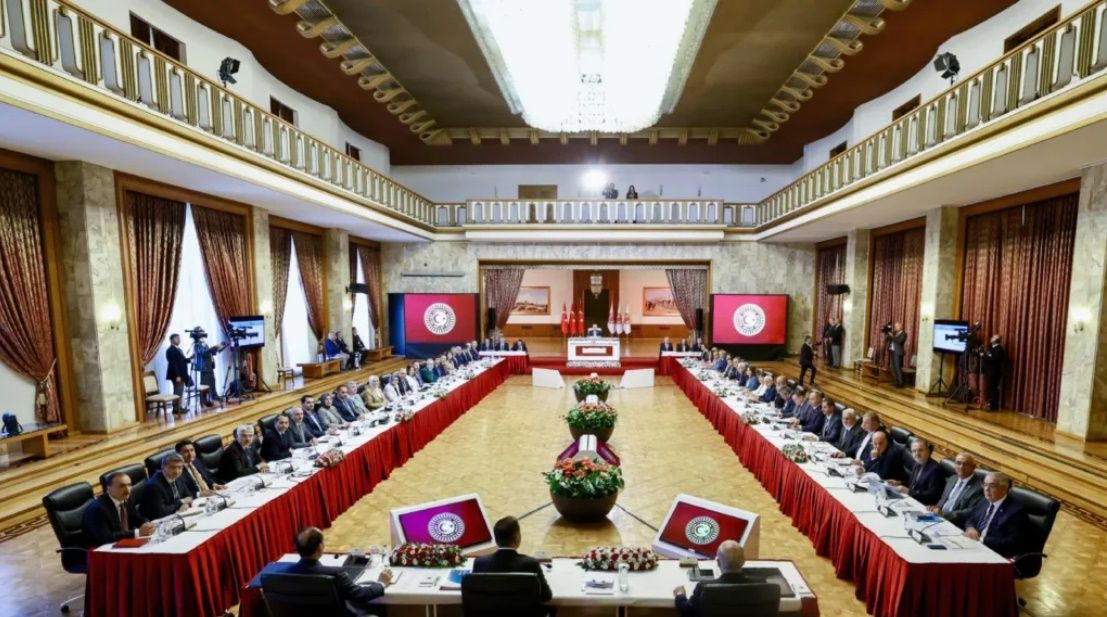 “Geçiş yasası” önerisi: “PKK ve bağlantılı” suçlamalarla yatan 4 bin 200 mahkûm için tahliye gündemde