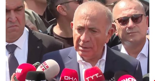 Kayyum Gürsel Tekin polis zoruyla il binasına girdi: Polisten gaz bombalarıyla CHP’lilere sert müdahale