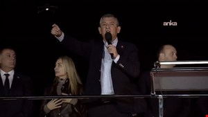 Küçükçekmece mitinginde konuşan Özel’den seçim vaadi: Okula başlayan her çocuğa 15 bin lira vereceğiz