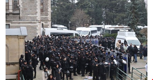 ‘Kulüp odası karart’: Boğaziçi Üniversitesi’nde protestoya polis müdahalesi