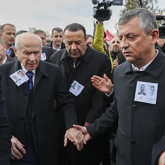 Liderler şehit töreninde bir araya geldi: Bahçeli ile Özel el ele