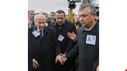 Liderler şehit töreninde bir araya geldi: Bahçeli ile Özel el ele