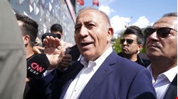 Mahkemeden Gürsel Tekin’in görevine devam kararı