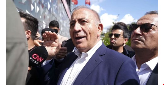 Mahkemeden Gürsel Tekin’in görevine devam kararı