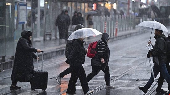 Marmara, Ege ve Karadeniz'e kuvvetli sağanak geliyor: Sıcaklıklar 7 derece birden düşecek