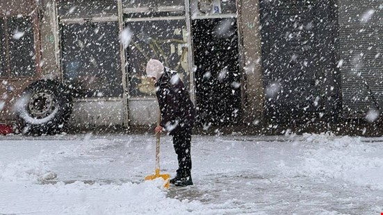 Marmara'dan Güneydoğu'ya kadar yağışlar devam ediyor: 8 il için kuvvetli kar uyarısı