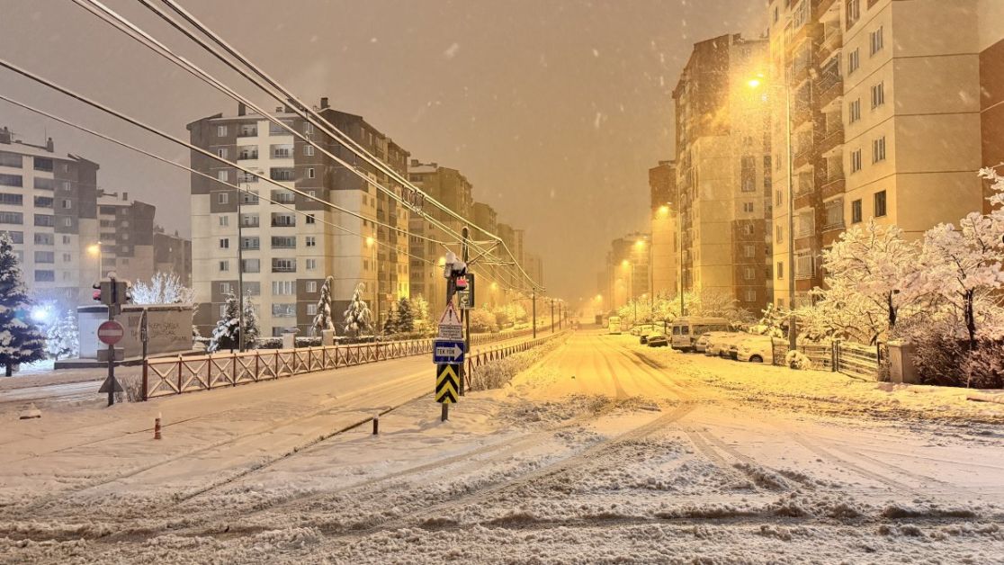 Meteoroloji'den 30 il için alarm! Kar, sağanak yağmur ve fırtına...